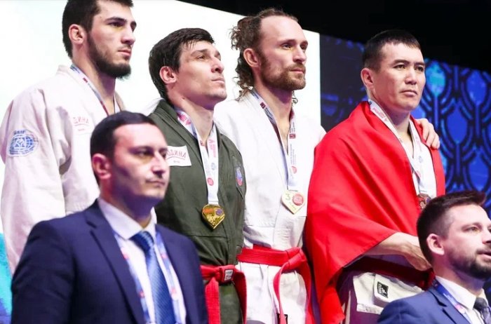 Кыргызстанцы завоевали медали на Кубке мира по рукопашному бою в Москве