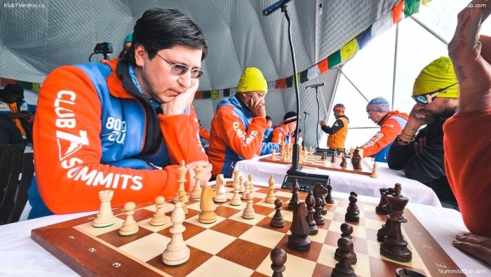 На Эвересте впервые в истории состоялся шахматный турнир