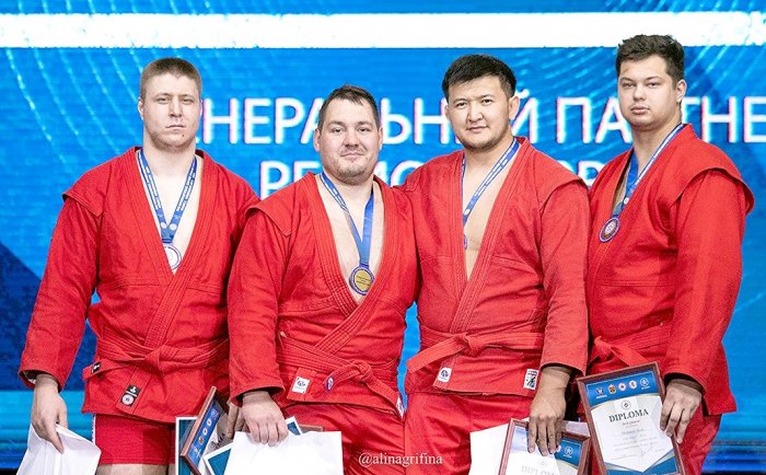 Бекболот Токтогонов завоевал бронзу на Гран-при по самбо в Кемерово