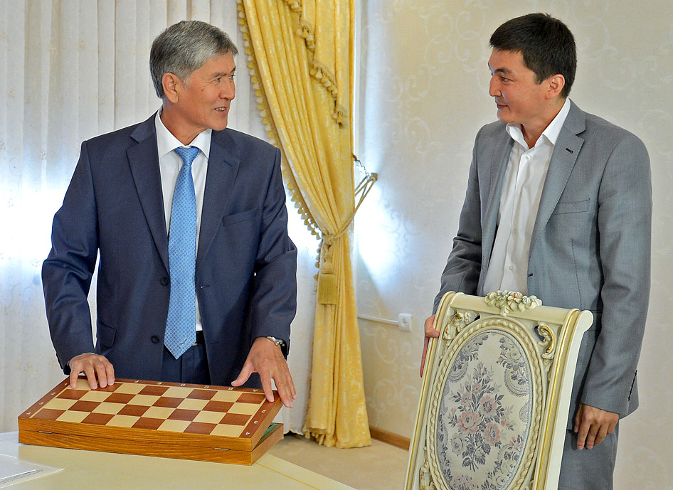 atambaev-prinjal-shahmatistov