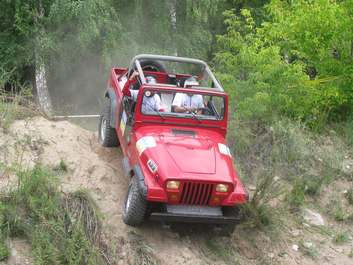 dzhipery-sostjazalis-na-issykkule_2