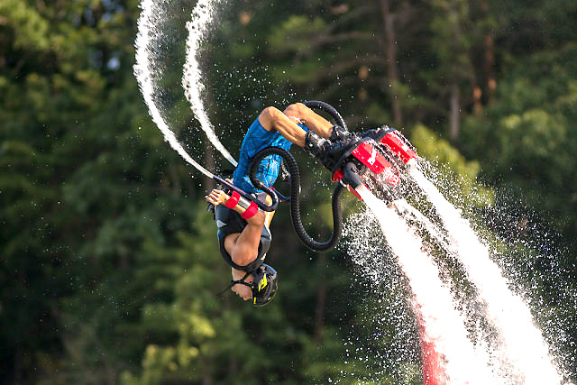 flajbord-uzhe-na-issykkule_1