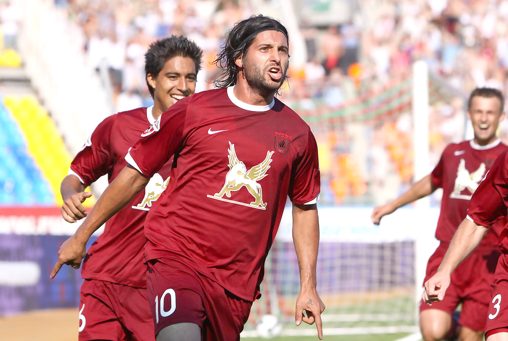 iz-komandy-nado-uhodit-krasivo