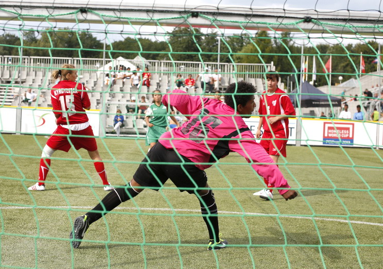 nashi-devushki--v-chetverke-silnejshih