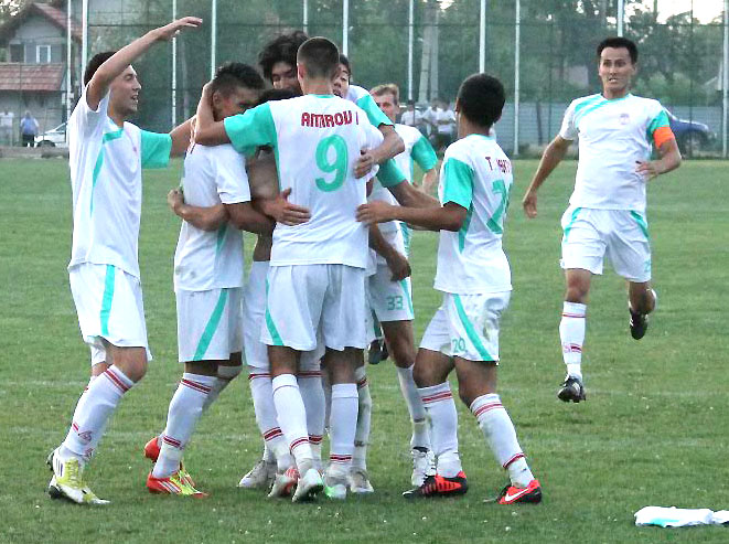 abdyshata-rvetsja-v-lidery