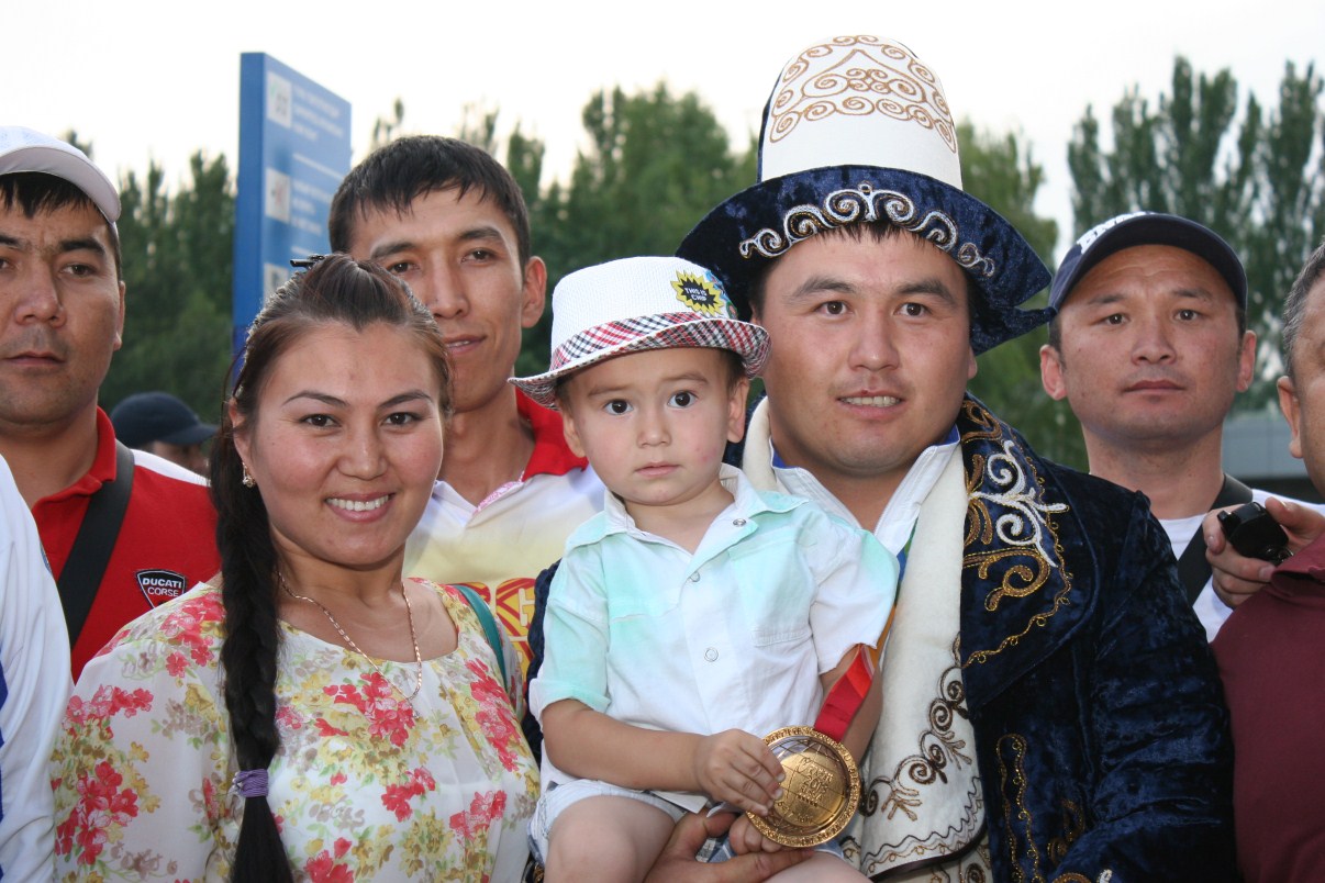 vstretili-s-pochestjami_11