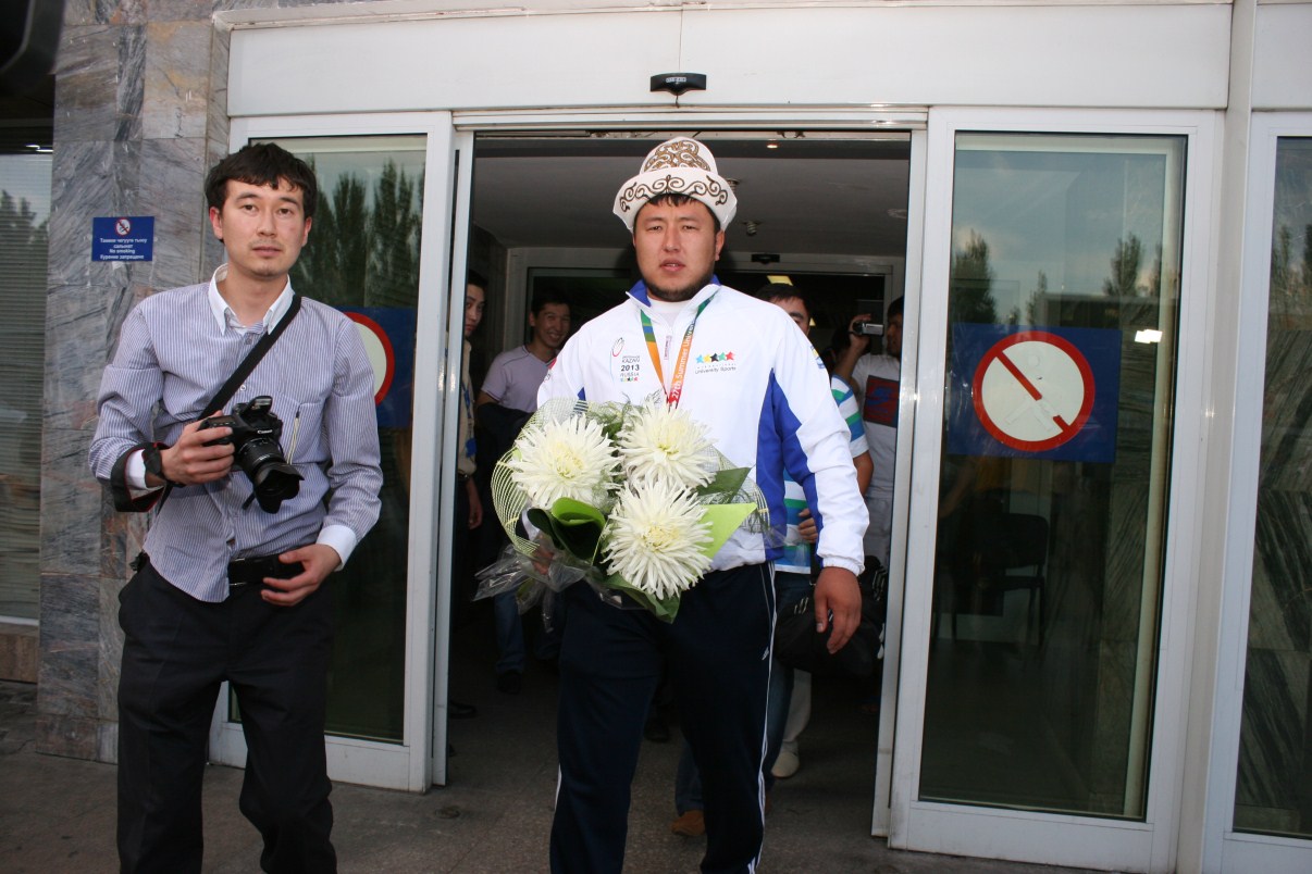 vstretili-s-pochestjami_5