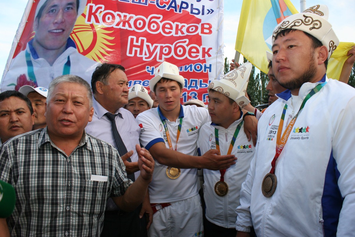 vstretili-s-pochestjami_9