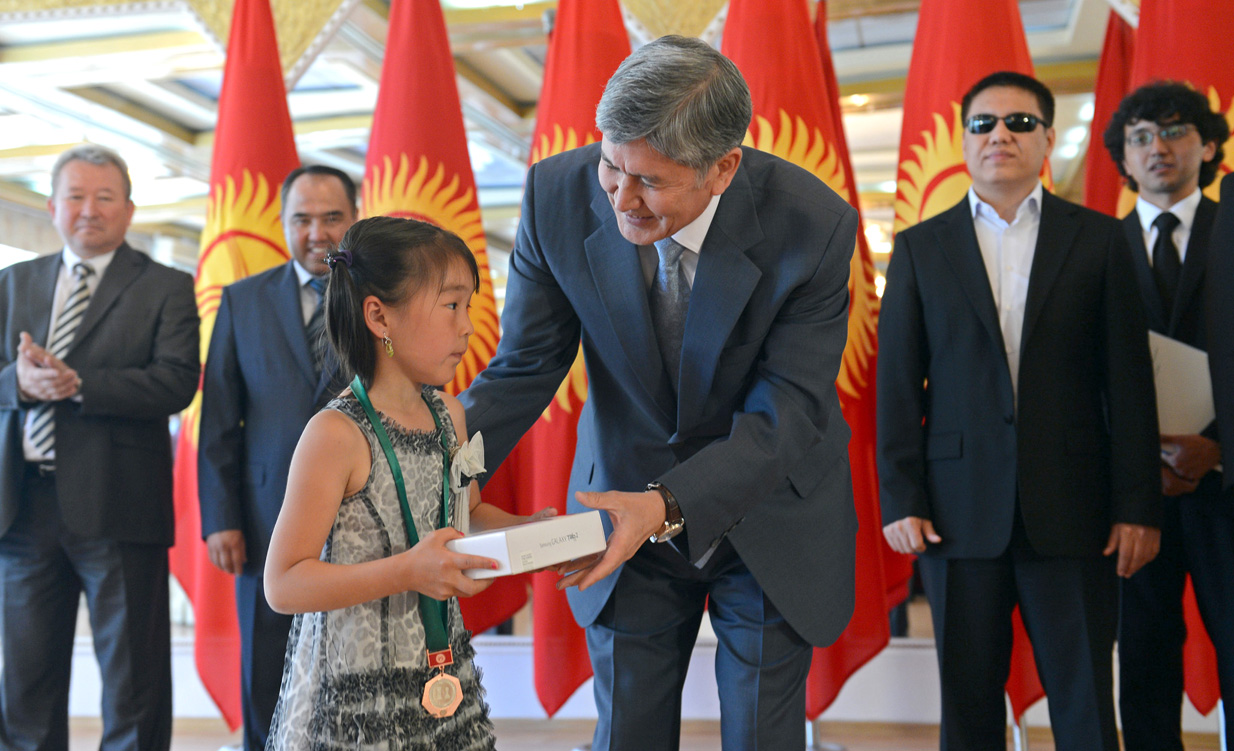 prezident-nagradil-junyh-shahmatistov