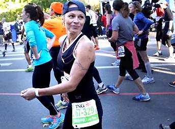 pamela-anderson-probezhala-njujorkskij-marafon