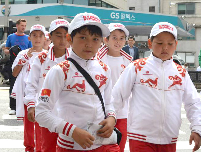 junoshi-na-festivale--pervye