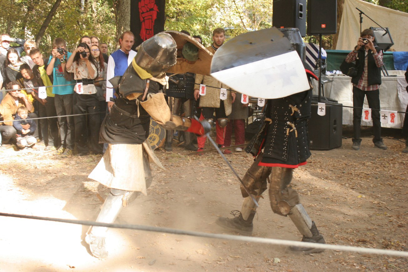 rycarskie-boi-v-arkan-tokoe_4