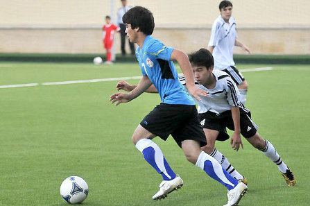 junoshi-sygrajut-v-bishkeke