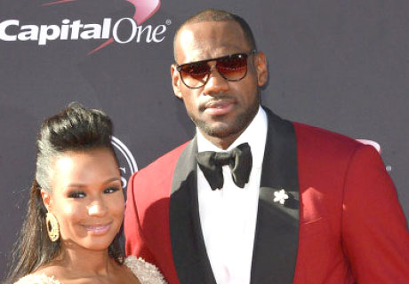 lebron-dzhejms-zhenilsja-na-shkolnoj-podrug