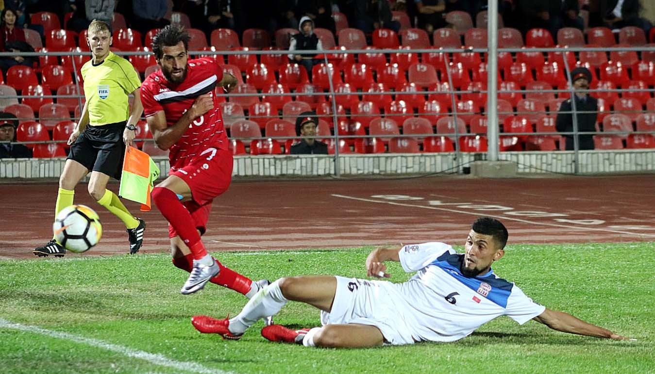 Сурия футбол. Futbol tarixida o'ynagan 1-Top. Фото s schetom 2:0.