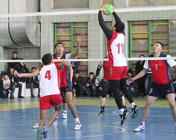В Бишкеке проходит чемпионат Кыргызстана по волейболу в Высшей Лиге