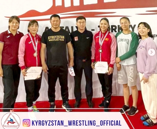 Спортсменки из Кыргызстана завоевали четыре медали на турнире по борьбе в Турции