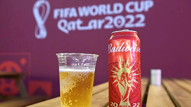 Бокал пива в фан-зонах ЧМ-2022 в Катаре стоит около 1200 сом