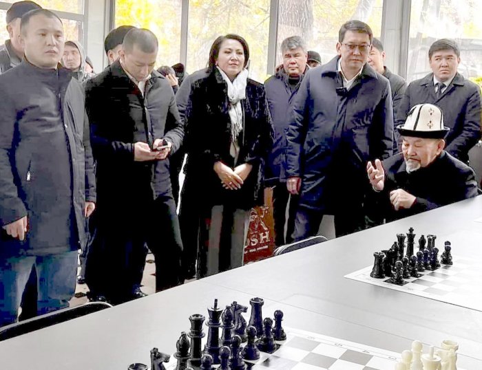В Оше открыли шахматный клуб
