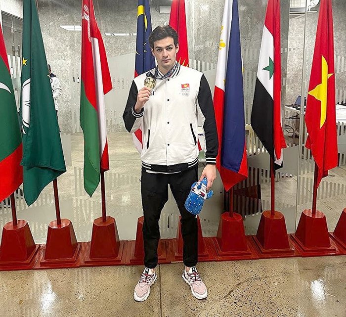 Кыргызстанец Денис Петрашов - чемпион Азии по плаванию
