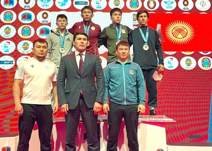 Борцы из Кыргызстана завоевали медали в Астане