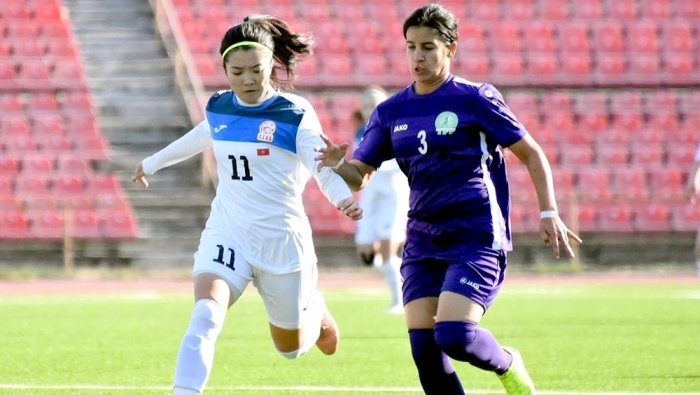 Капитан женской сборной Кыргызстана по футболу будет играть в Литве