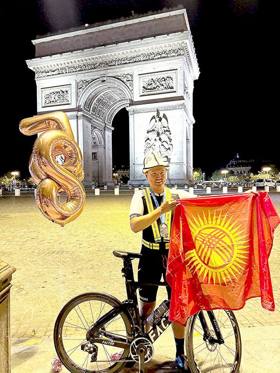 Кыргызстанец Чынгыз Алканов преодолел самую сложную в мире дистанцию по триатлону