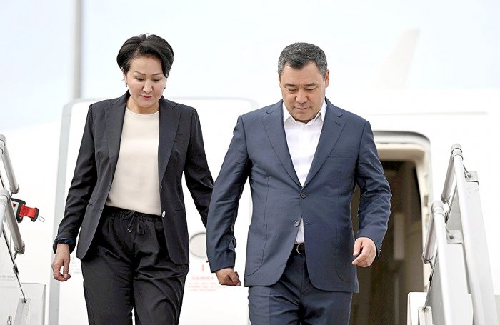 Садыр Жапаров с супругой прибыли в Париж на открытие Олимпиады