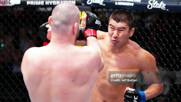 Во сколько смотреть бой Урана Сатыбалдиева в UFC?