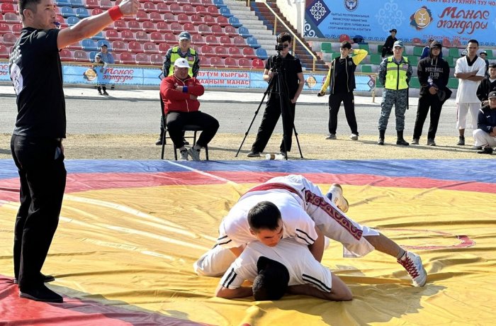 В Баткене прошли соревнования «Манас оюндары»
