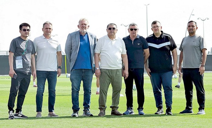 Камчыбек Ташиев посетил тренировку сборной Кыргызстана на Кубке Азии (U-23)