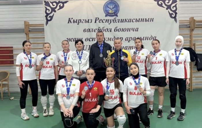 Девушки сыграли в волейбол в Таласе