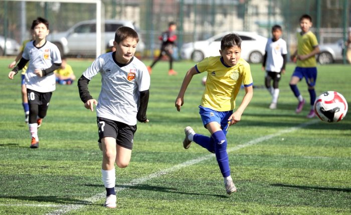 В Бишкеке продолжается городской чемпионат по футболу