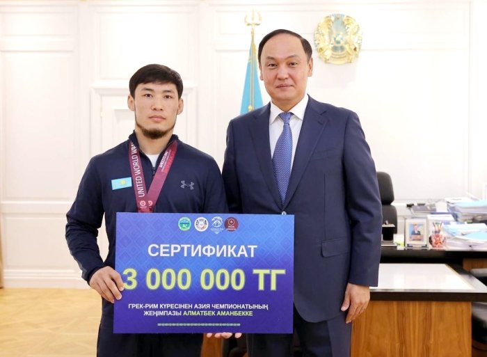 Борец из Казахстана получил три миллиона за «золото» чемпионата Азии в Бишкеке