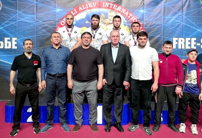 Борец Малик Шаваев принес Кыргызстану первое золото
