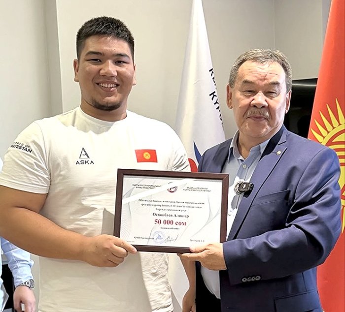 В Бишкеке чествовали призеров чемпионата Азии по борьбе (U-15 и U-20)