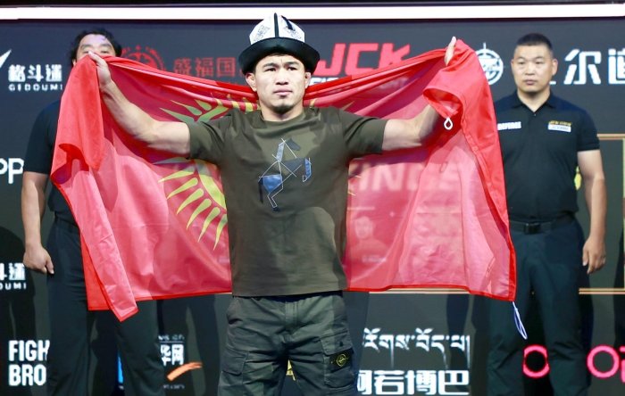 Мыктыбек Осконбаев выиграл бой в Китае
